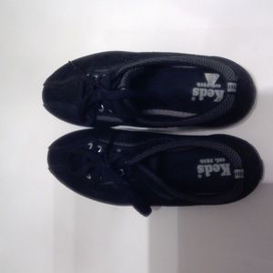 Women's casual black suede sneakers
